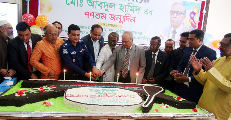 রাষ্ট্রপতির ৭৭তম জন্মদিনে ৭৭ পাউন্ড ওজনের কেক