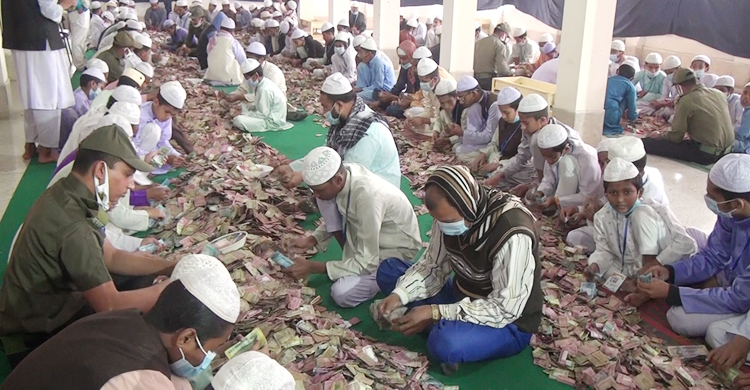 এবার পাগলা মসজিদের দানবাক্সে সোয়া দুই কোটি টাকা