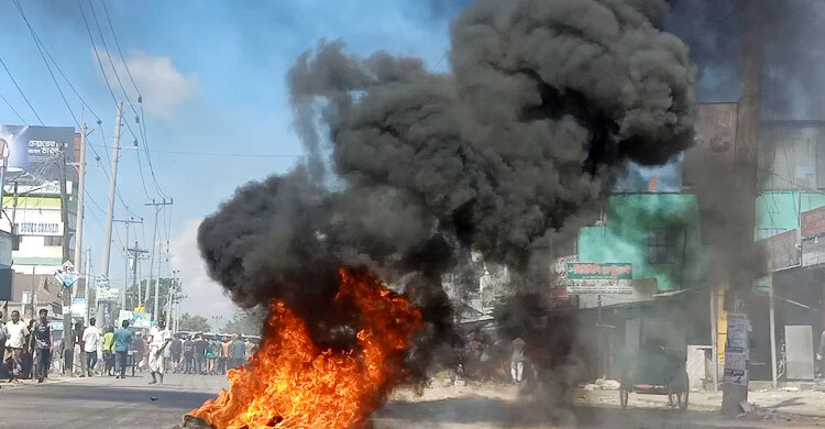 পাকুন্দিয়ায় আ’লীগের কমিটি বাতিলের দাবিতে সড়ক অবরোধ