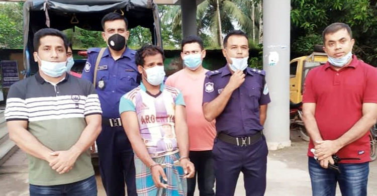 দেশে ফিরেই ঘুমন্ত স্ত্রীকে কুপিয়ে হত্যা