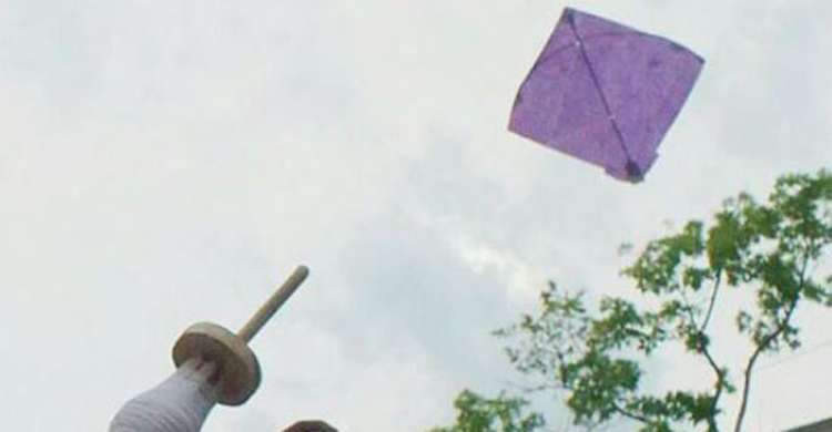 ঘুড়ি উড়াতে গিয়ে প্রাণ গেল স্কুলছাত্রের