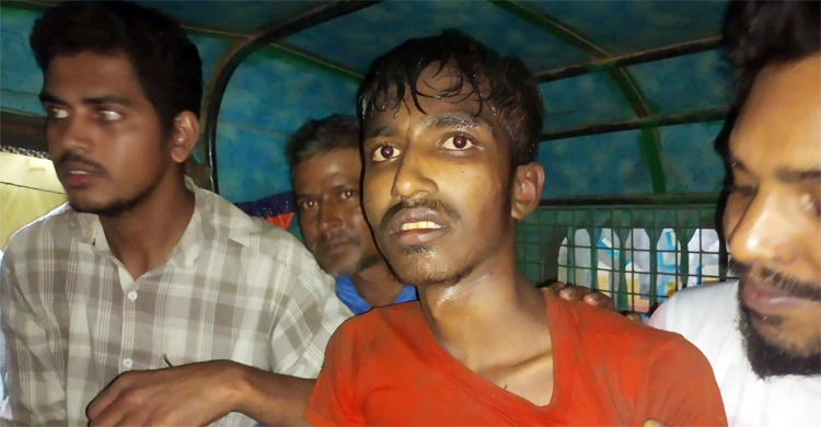 সোনারগাঁয়ে শিশু অপহরণের অভিযোগে তরুণকে গণপিটুনি