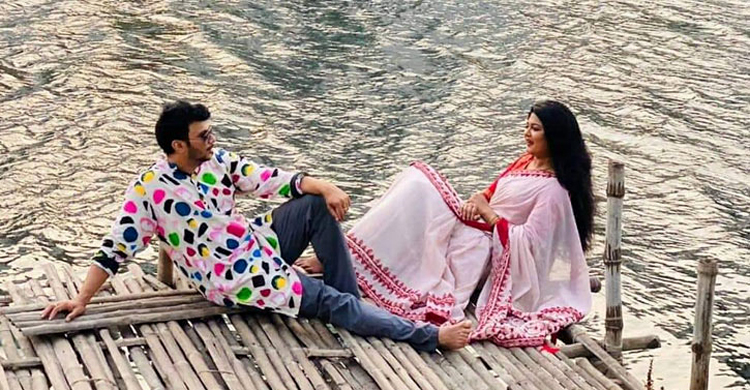 কবি নাঈমের প্রেমে মৌসুমী হামিদ