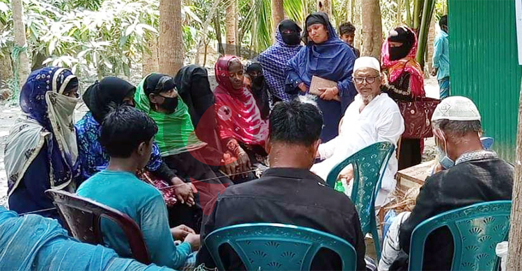 লকডাউনেও নারী-পুরুষের ভিড়ে চলছে কবিরাজি
