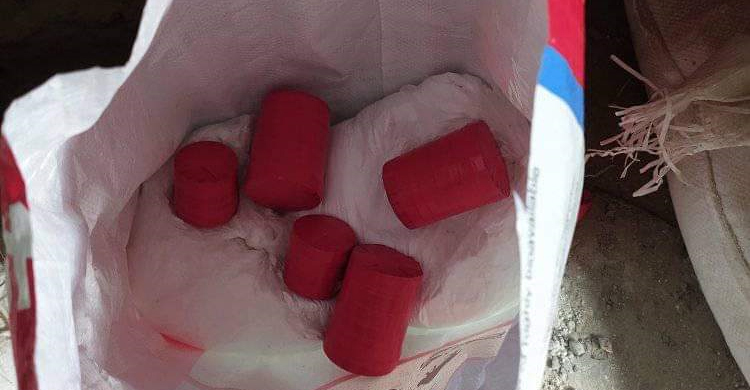 ককটেল রেখে দোকানিকে ফাঁসাতে গিয়ে চারজন আটক
