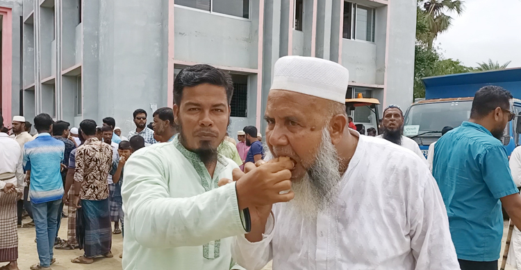 পদ্মা সেতু উদ্বোধন: কুয়াকাটায় আনন্দ মিছিল-মিষ্টি বিতরণ