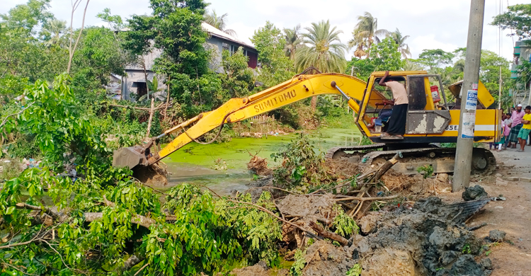 তিন যুগ পর অবৈধ বাঁধ অপসারণ, জলাবদ্ধতামুক্ত শত পরিবার