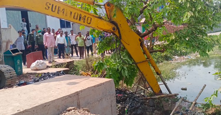 তিন যুগ পর অবৈধ বাঁধ অপসারণ, জলাবদ্ধতামুক্ত শত পরিবার