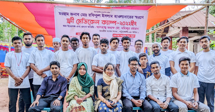 বাবার স্মরণে ৪০০ রোগীকে ফ্রি চিকিৎসা