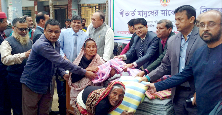 কুড়িগ্রামে শীতার্তদের ১১০০ কম্বল বিতরণ