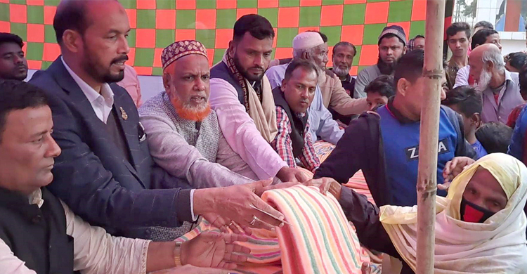 কিশোরগঞ্জে কম্বল পেলো ১০ হাজার হতদরিদ্র মানুষ