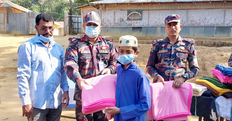 খাগড়াছড়িতে শতাধিক এতিম শিশুকে বিজিবির কম্বল উপহার