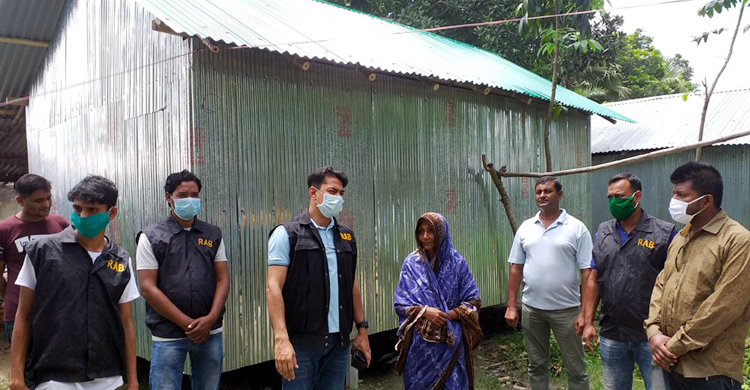 র্যাব শুধু আসামি ধরে না ঘরও বানিয়ে দেয়