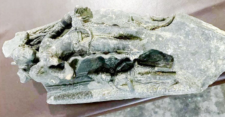 পাঁচবিবিতে মিলল ২৫ কেজি ওজনের কষ্টিপাথরের মূর্তি