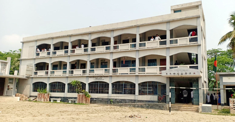 স্কুলের প্রধান শিক্ষক-সভাপতির বিরুদ্ধে অর্থআত্মসাৎ মামলা