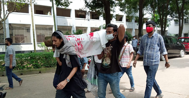 কৃষ্ণচূড়ার প্রতীকী কফিন নিয়ে শিক্ষার্থীদের মিছিল
