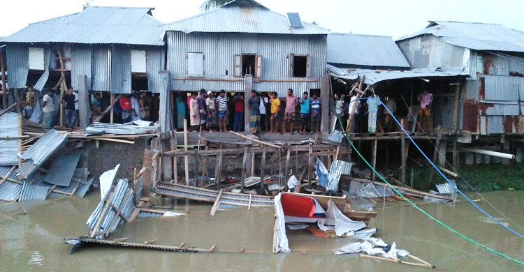 কুয়াকাটায় খালের ওপর গড়ে ওঠা স্থাপনা উচ্ছেদ
