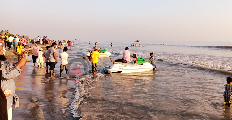 ফের পর্যটকদের পদচারণায় মুখর কুয়াকাটা