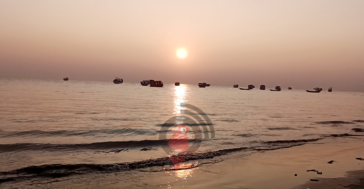 ‘সাগর কন্যা’য় বছরের শেষ সূর্যাস্ত দর্শন