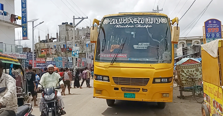 কুয়াকাটায় পর্যটকদের সঙ্গে অসদাচরণ, বাসচালকের জরিমানা | শুক্রবার, ১২ আগস্ট ২০২২