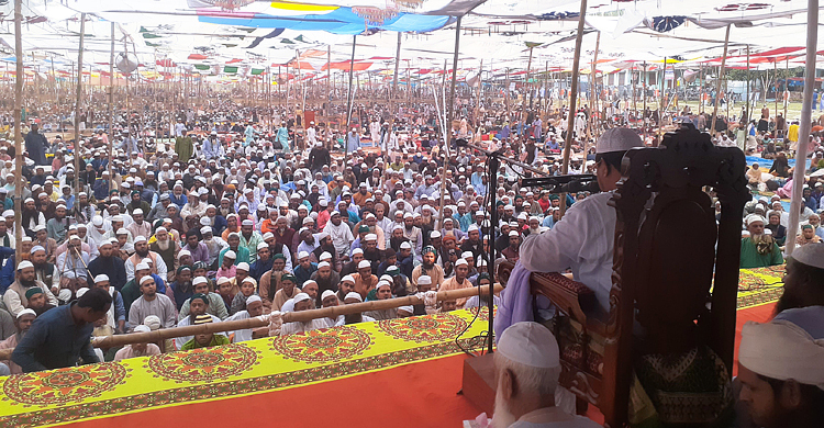 আখেরি মোনাজাতে কুড়িগ্রামে শেষ হলো ৩ দিনের ইজতেমা