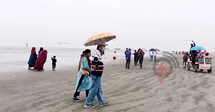 ‘জাওয়াদ’র প্রভাবে কুয়াকাটায় বৃষ্টি, বেড়েছে জোয়ারের পানি