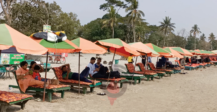 ফেব্রুয়ারির শুরুতেই কুয়াকাটায় পর্যটকের ভিড়