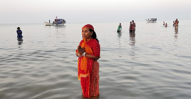 পুণ্যস্নানে রাস পূজা সম্পন্ন