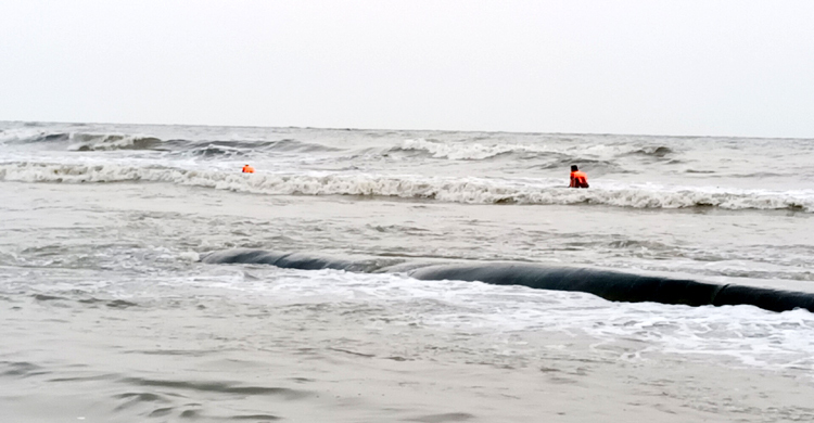 কুয়াকাটা সৈকতে গোসলে নেমে নিখোঁজ পর্যটক