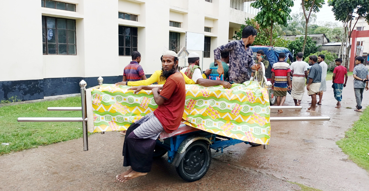 মাছ ধরে ফেরার পথে বিদ্যুৎপৃষ্টে যুবকের মৃত্যু