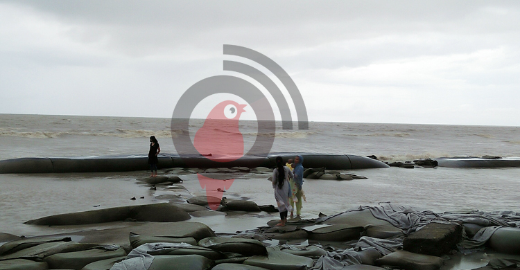 কুয়াকাটায় বৈরী আবহাওয়ায় ভাটা পড়েছে পর্যটকে