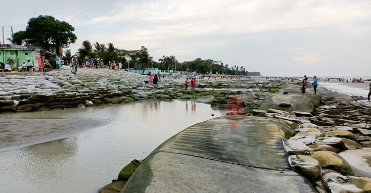 জিও ব্যাগে &lsquo;মলিন&rsquo; কুয়াকাটার সৌন্দর্য