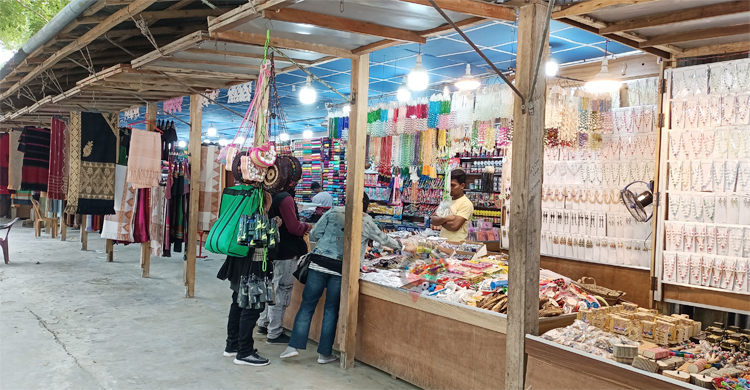 মিশ্রিপাড়ায় বাড়ছে পর্যটকদের ভিড়