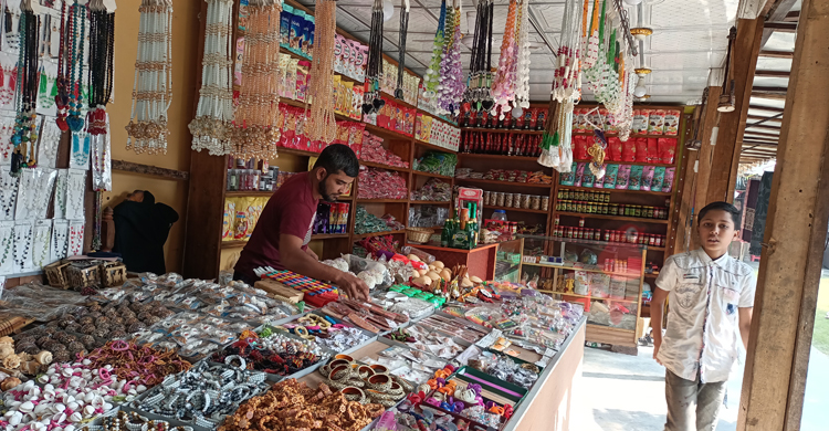 মিশ্রিপাড়ায় বাড়ছে পর্যটকদের ভিড়