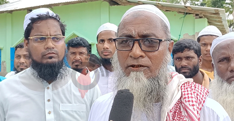 প্রার্থী বাবার প্রচারণায় ব্যস্ত ‘কুয়াকাটা হুজুর’