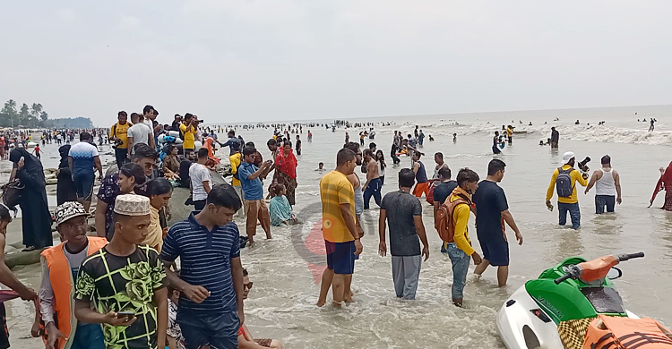 পর্যটকে মুখরিত কুয়াকাটা