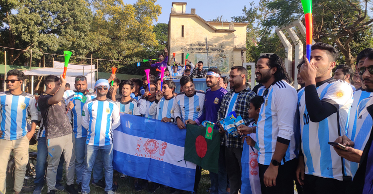 কুড়িগ্রামে আর্জেন্টিনা সমর্থকদের মোটরসাইকেল শোভাযাত্রা