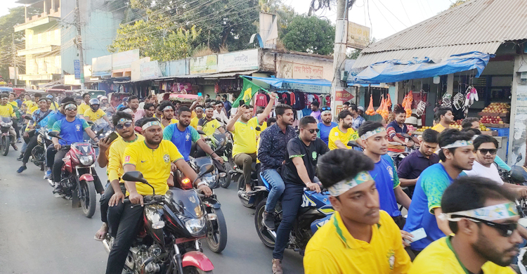 কুড়িগ্রামে ব্রাজিল সমর্থকদের মোটরসাইকেল শোভাযাত্রা