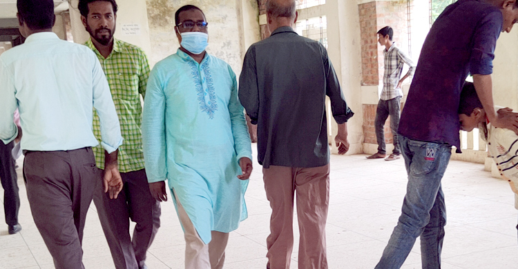 সেবাগ্রহীতাদের হয়রানি, আদালতে ক্ষমা চাইলেন পাসপোর্ট কর্মকর্তা