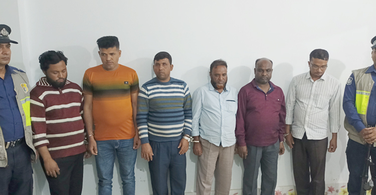 কুয়াকাটা সৈকতে মলমপার্টির ৬ সদস্য আটক