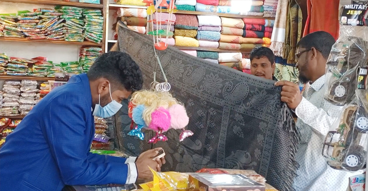 দম ফেলার সময় নেই কুয়াকাটার ব্যবসায়ীদের