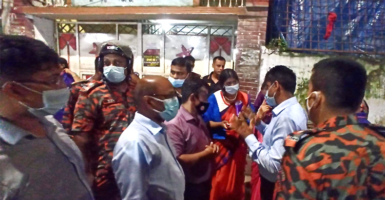 শনিবার ভাঙা হবে সূত্রাপুরের হেলেপড়া সেই ভবন