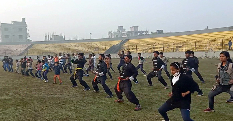 আত্মরক্ষার কসরতে মত্ত ওরা