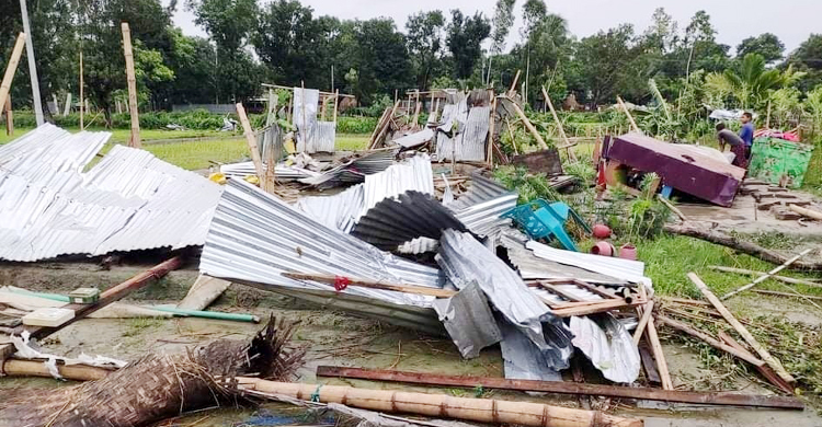 কুড়িগ্রামে হঠাৎ ঝড়ে ক্ষতিগ্রস্ত ৮ পরিবার