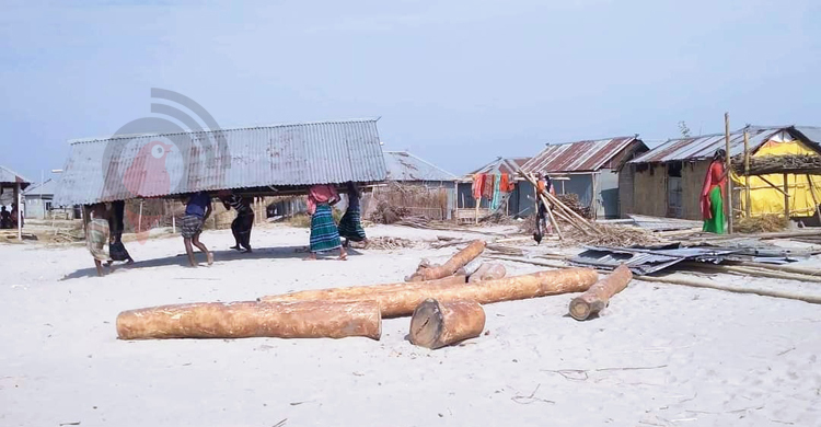 ব্রহ্মপুত্রের ভাঙনে দিশেহারা পোড়ার চরের মানুষ