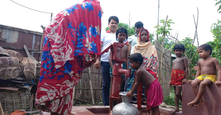 আরও দুটি নলকূপ বসলো মুসার চরে