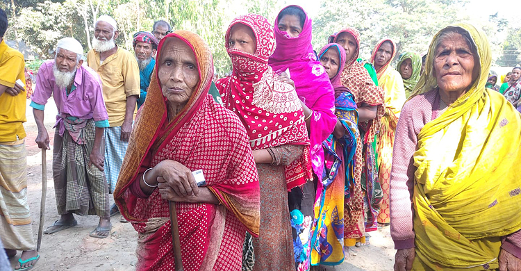 কম্বল পেল কুড়িগ্রামের শতাধিক মানুষ