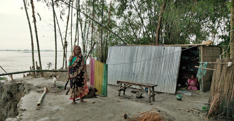গিলে খাচ্ছে তিস্তা, বরাদ্দের অভাবে অসহায় পাউবো
