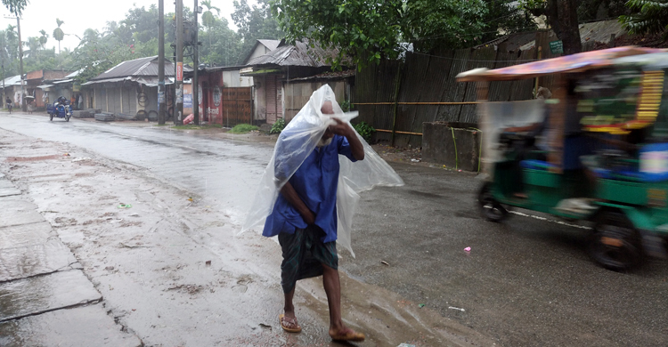 কুড়িগ্রামে টানা বৃষ্টিতে বিপাকে খেটে খাওয়া মানুষ