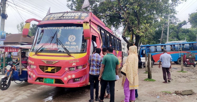 কুড়িগ্রামে বাসভাড়া বৃদ্ধি, ভোগান্তিতে যাত্রীরা